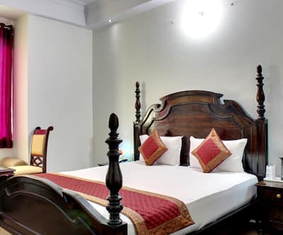 https://imgcld.yatra.com/ytimages/image/upload/t_hotel_yatra_city_desktop/v1444392714/Domestic Hotels/Hotels_Jaipur/Hotel Apano Rajasthan And Holiday Resort/room_view_2.jpg